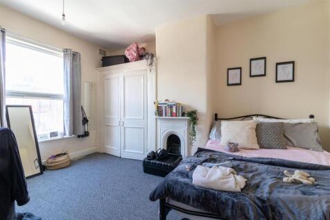 Royal Park Avenue, Hyde Park, Leeds photo 3