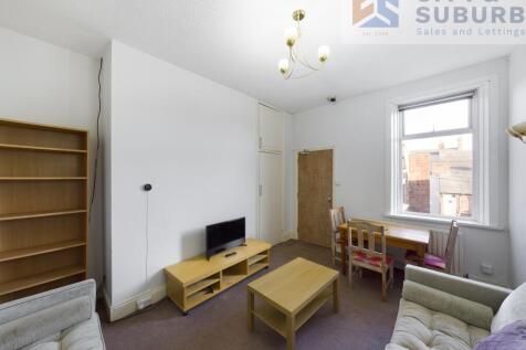 3-bed flat on Cartington Terrace, Heaton, Newcastle upon Tyne, Tyne and Wear, NE6 5SJ, £1,275/mo