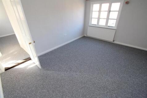 09 Bedroom.jpg