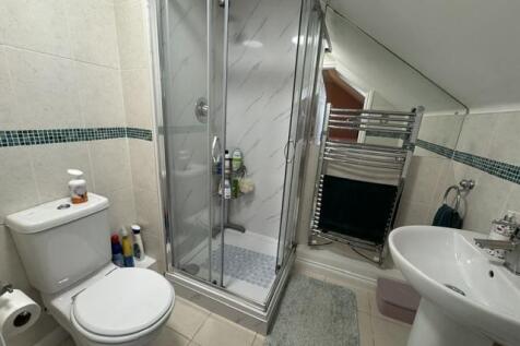 EN SUITE SHOWER ROOM