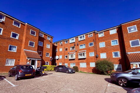 2-bed flat on Makepeace Road, Northolt, UB5 5UH, £1,700/mo