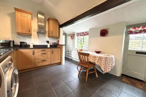 Kitchen 2.jpg