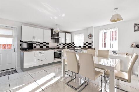 Kitchen &amp; Dining Rm