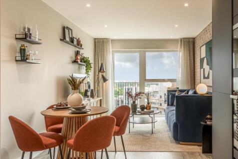 Kew Bridge Rise, 1 Bed show home, dining
