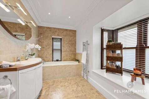 En Suite, Greytrex House, Stamford