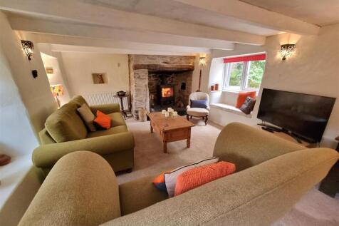 Sitting room 1.jpg
