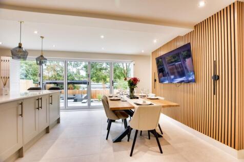 Open Plan Fitted Kitchen Dining Room