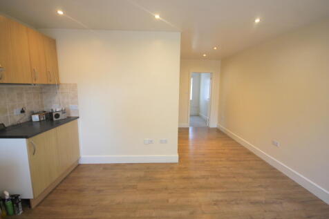Claud House, Newbury, Gillingham photo 4
