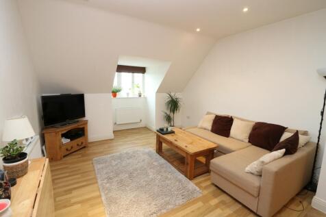 17 Manor Court Lge