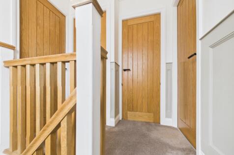 CAM03729G0-PR0138-STILL013