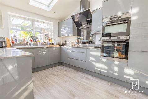 KITCHEN DINER &amp; UTILITY