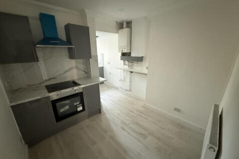 Recently refurbished 1 bed flat