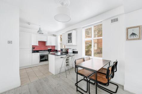 7 Beaumont Court-7.jpg