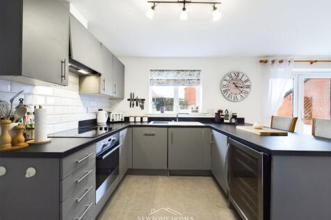 Kitchen/ Dining Room