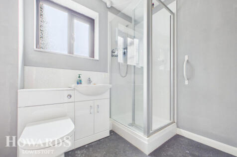 Lowestoft, NR33 - property photo