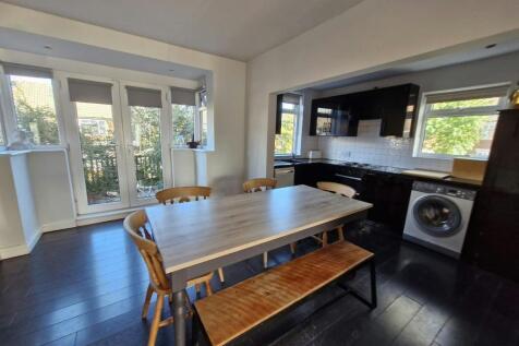 Kitchen/Dining Area