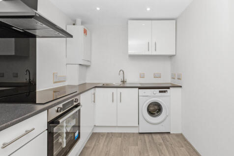 Bridge Street, Colnbrook, Slough photo 5