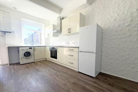 Manchester Road, Mossley photo 5