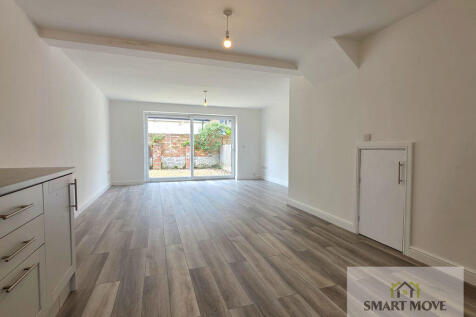 Kitchen into Lounge