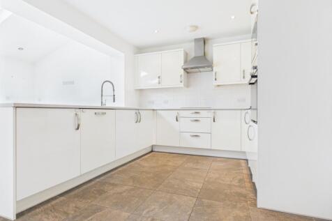 CAM03729G0-PR0113-STILL018