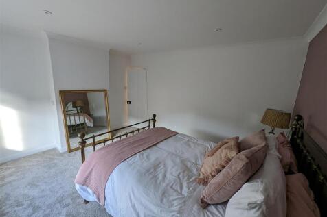 Master Bedroom 2.jpg