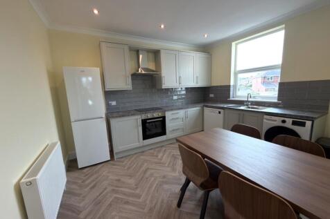 Flat, Pinhoe Road, Exeter, Devon photo 3
