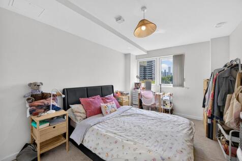 A well-presented one bedroom apartment located in E3. This bright and modern home features a spacious open-plan living and kitchen area, complete with a stylish kitchen island, creating the perfect sp