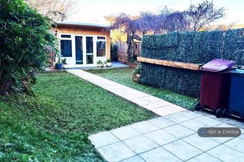 Private Front Garden/ Summer House