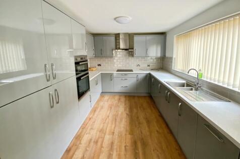 Hull, HU11 - property photo