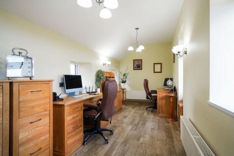 4 bed, 2 bath Detached in Sheffield - Photo 20