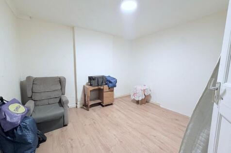 Clifford Road, Hounslow photo 4