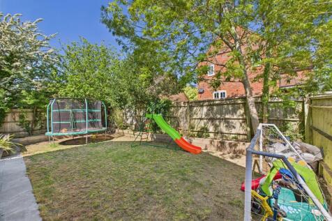 CAM02909G0-PR0400-STILL023