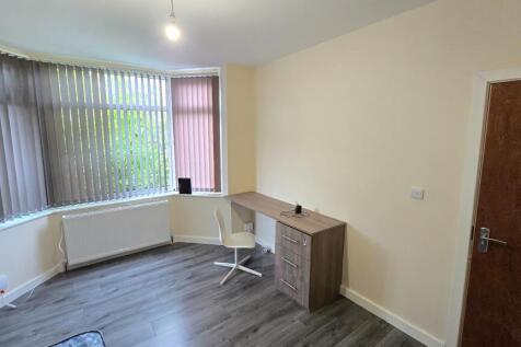 Lees Hall Crescent, Manchester photo 4