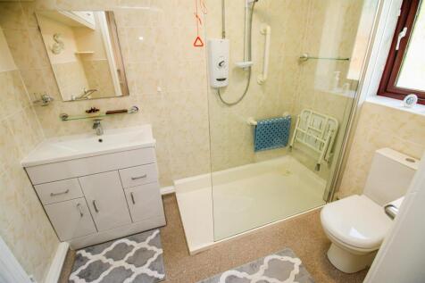 SHOWER ROOM/W.C.