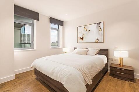 Experience ultimate comfort in this elegantly designed bedroom featuring modern aesthetics and cozy ambiance.