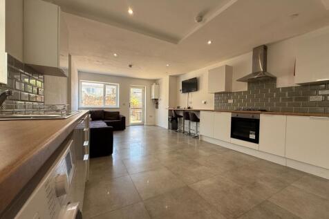 7-bed terraced on Darran Street, Cathays, £4,200/mo