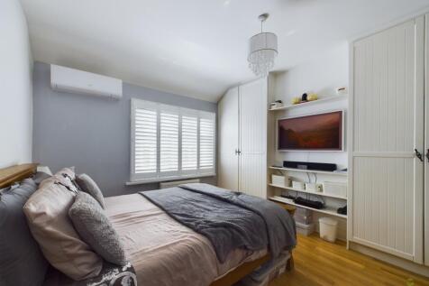 CAM03418G0-PR0049-STILL006