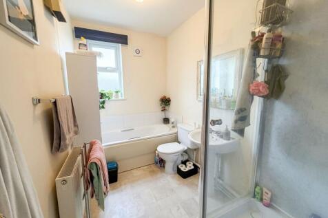 Flat 5 Bathroom