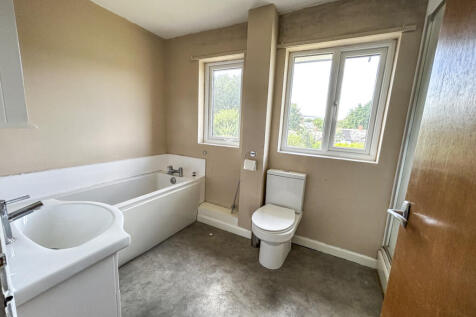 Detached 4 Bedroom House