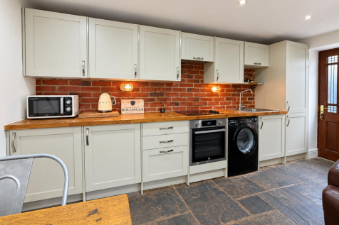 OPEN PLAN LIVING DINING FITTED KITCHEN: