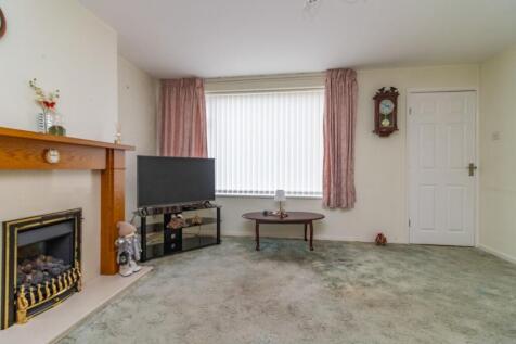 L-SHAPED LOUNGE/DINING ROOM