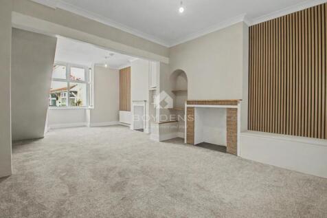 Ashbourne Cottages, Churchfield Road photo 4