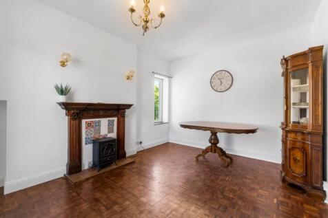 Dining Room  (5th Bedroom)
