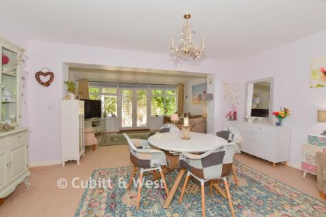 Lounge/Dining Area
