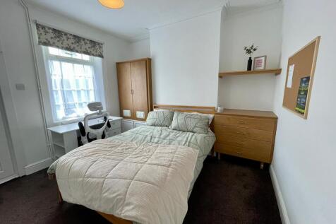 8 Harvey Street - Bedroom1.jpeg