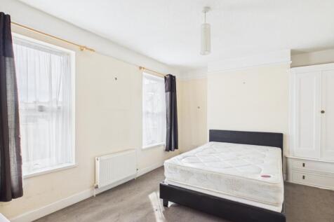 CAM01740G0-PR0547-STILL009