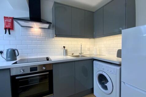 24 Prince Regent Court, Leamington Spa photo 2