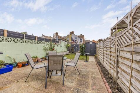 GFF, 67 North End Avenue, Hilsea-PorticoMarketing-