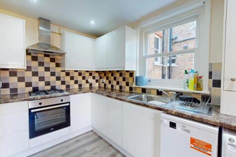 Four bedroom flat to rent in Herne Hill photo 5