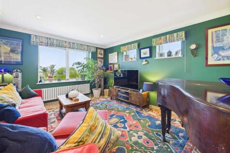 sitting room/bedroom